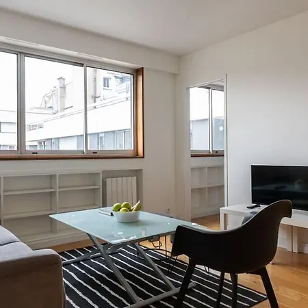 Calm 1br Galeries Lafayette Париж